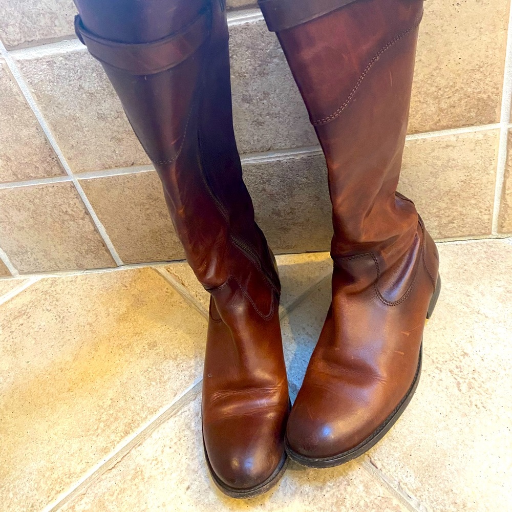 Frye size 9 saddle brown leather boots Mia style